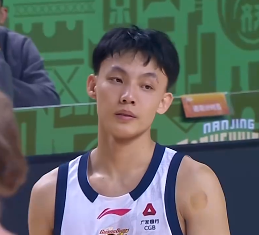 壹号娱乐下载-广东16分大胜同曦！胡明轩王者归来，焦泊乔爆发砍两双，徐杰9+5