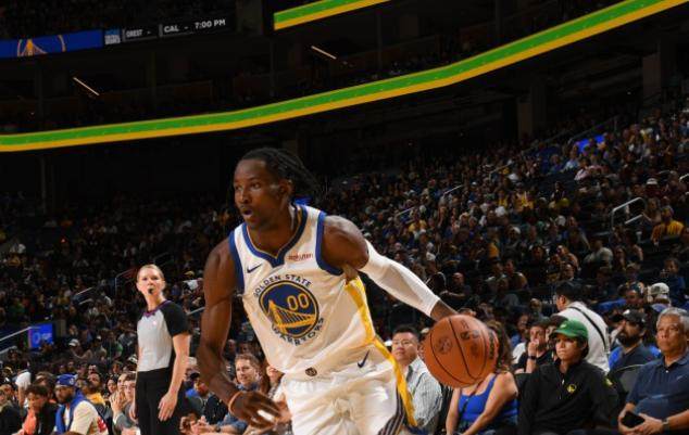 壹号娱乐官网-两战砍50分+7记三分！库明加进化 勇士又造利刃