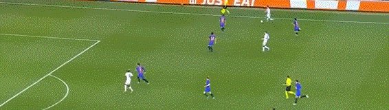 壹号娱乐APP-【欧联】费兰进点球却连失良机 巴萨主场平那不勒斯