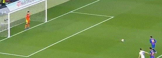 壹号娱乐APP-【欧联】费兰进点球却连失良机 巴萨主场平那不勒斯