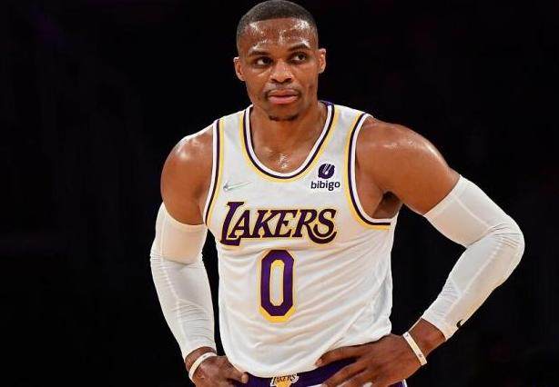 一号-韦少季前赛发挥糟糕 某高管：再这样湖人会交易他