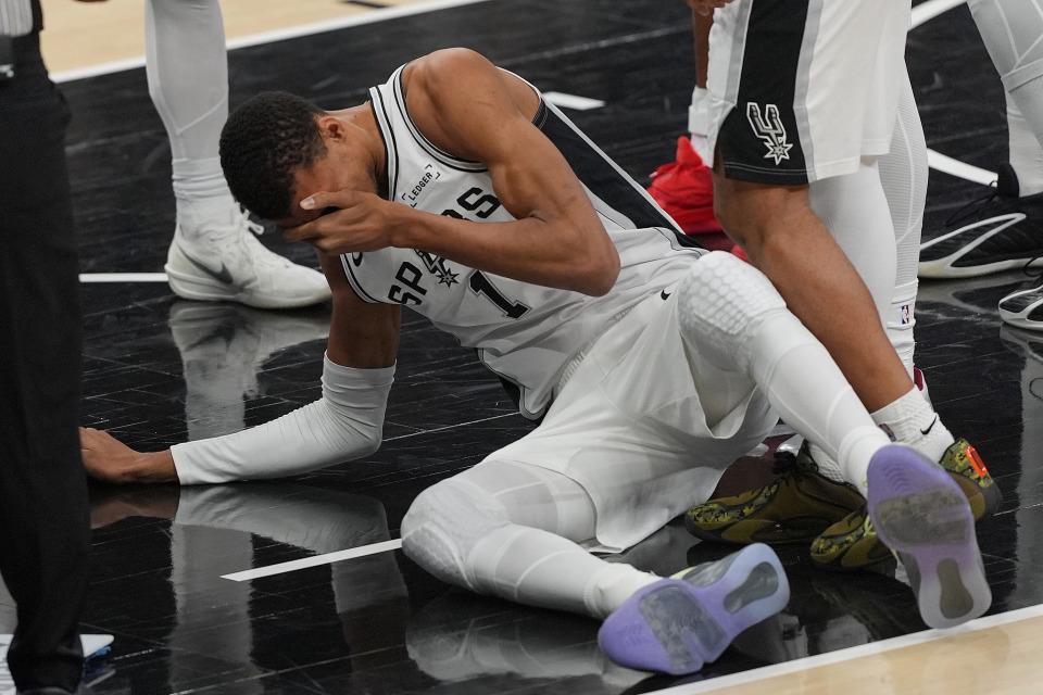 一号娱乐-8三分轰39+11，文班平生涯纪录！3点助马刺17战16胜连斩争冠大热