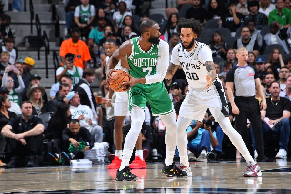 一号娱乐-8三分轰39+11，文班平生涯纪录！3点助马刺17战16胜连斩争冠大热