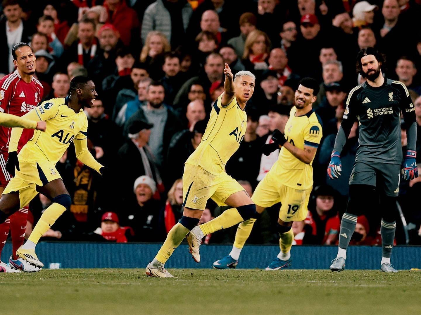 壹号娱乐下载-降级区无事发生？英超15~18名四支球队本轮默契地各取一分